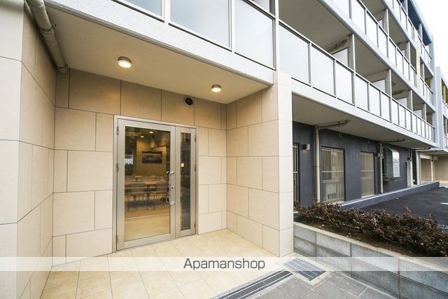 カレッジテラス東海大学前A棟の玄関写真