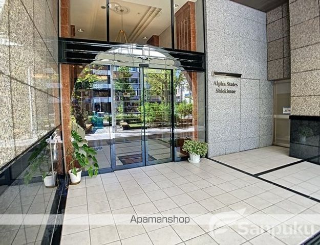アルファステイツ市駅前の玄関写真