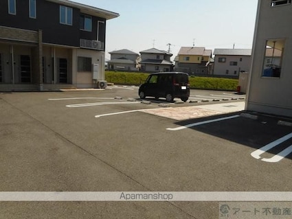 ルピナスⅤ[2LDK/59.03m2]の駐車場