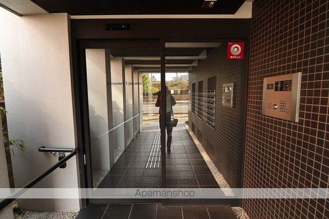 エルベコート・宇治駅前の玄関写真