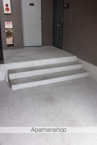 ハイカムール井出の玄関写真