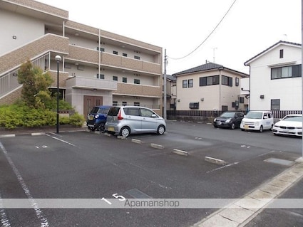 シャイン・ヴィレッジ[1LDK/44.32m2]の駐車場2