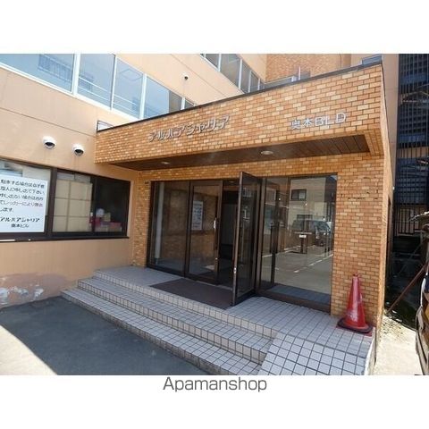 アルバアシャリア奥本ビルの玄関写真