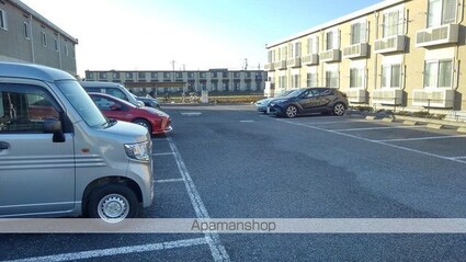 レオパレスヴィクトワールⅠ[1K/28.02m2]の駐車場