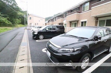 Ｓｃｈｏｎ　Ｇａｒｔｅｎ[2DK/45.82m2]の駐車場2