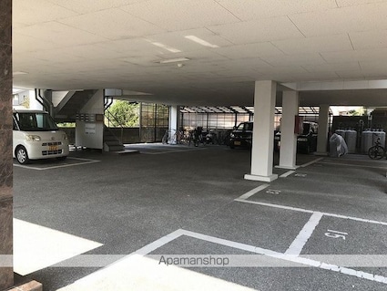 メゾン土佐[2DK/44.3m2]の駐車場