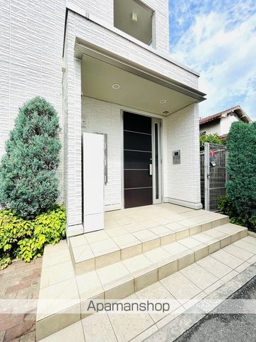 ヴァンベール森小路の玄関写真