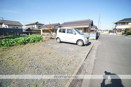 横田住宅（６・７・８・１０）[2K/42.08m2]の駐車場2