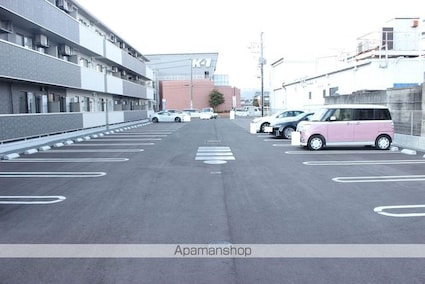 メゾン・ド・キャトルⅦ[2LDK/55.33m2]の駐車場1