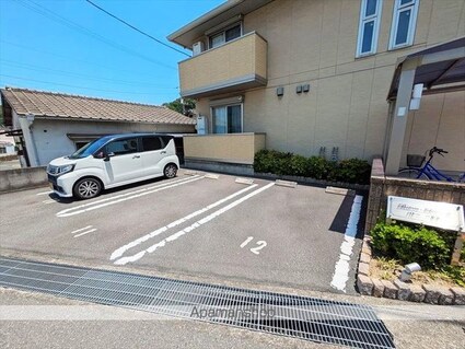 バトー　一文字[1LDK/46.02m2]の駐車場