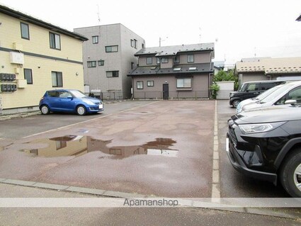 エクセルシオールＡ[1K/31.67m2]の駐車場