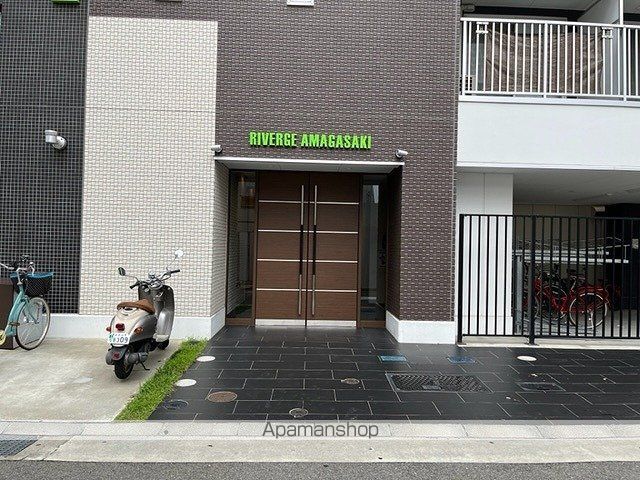 リヴァージュ尼崎の玄関写真