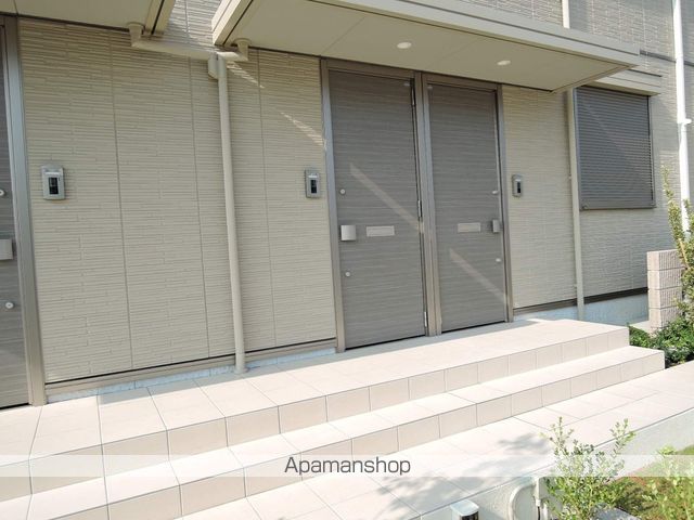 MAISON PUSPAの玄関写真
