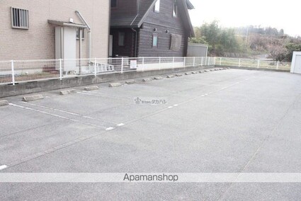 コンフォートハイム[2LDK/64.97m2]の駐車場