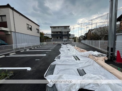 滋賀県草津市東矢倉３丁目[1LDK/42.79m2]の駐車場