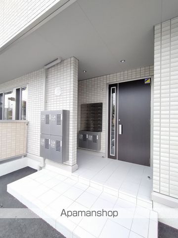コモンリード華孝 山王の玄関写真