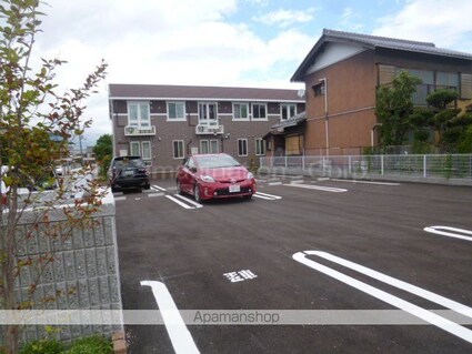 ボンヌ・ジュルネ[1LDK/47.76m2]の駐車場2