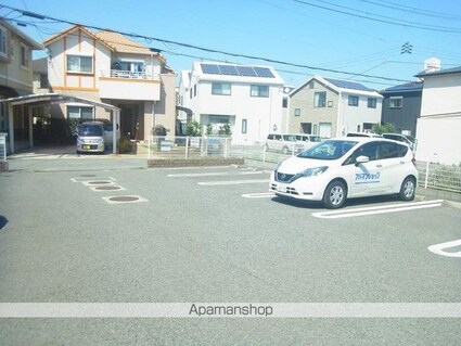 プレシャスコートＫ東松江Ⅱ[1LDK/44.77m2]の駐車場1