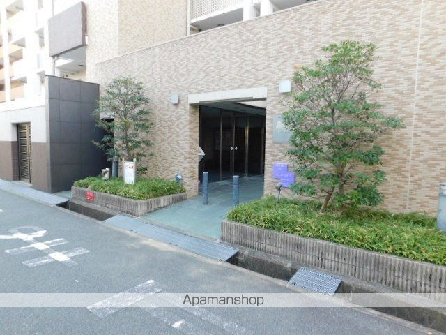 ドライバウム江坂の玄関写真
