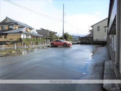 福井県福井市下馬２丁目[1R/30.03m2]の駐車場2