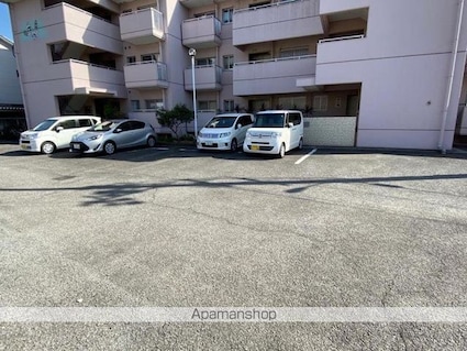 屋島コーポラス[3LDK/57m2]の駐車場