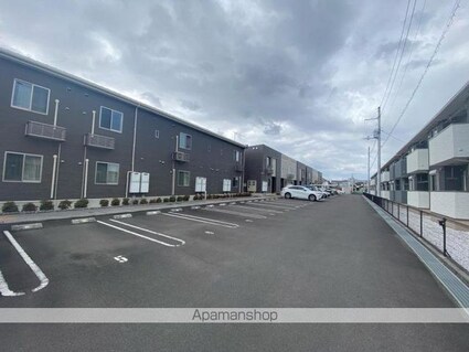 トルヴェ　ラ　フェーヴⅠ[1LDK/36.19m2]の駐車場