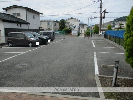 レオパレスグレープ[1K/23.18m2]の駐車場1