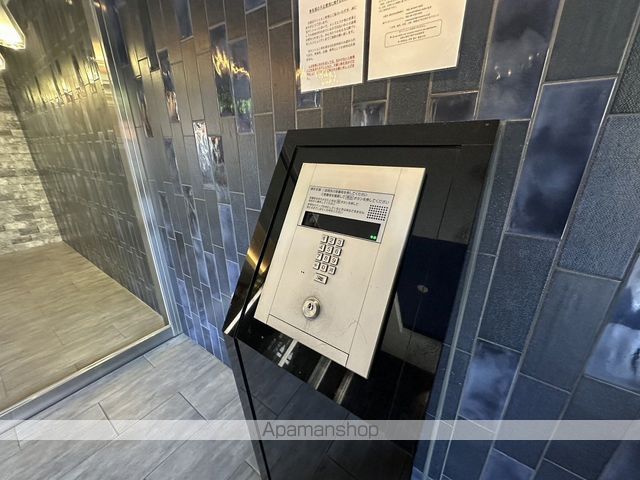 プレサンス谷町九丁目駅前の玄関写真