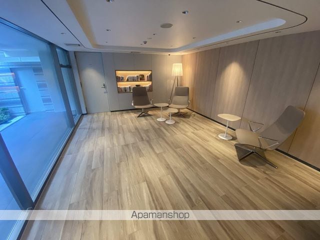 ブランズ大阪福島の玄関写真