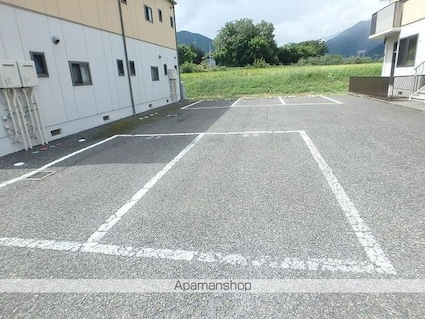 長野県松本市波田[2LDK/52.18m2]の駐車場