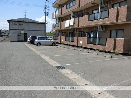 パルテール泉[2LDK/56.59m2]の駐車場