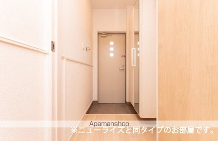 ロカ　ブリリアント　Ａ[1LDK/50.14m2]の玄関