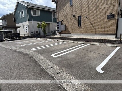 スラージュ[1LDK/42.39m2]の駐車場