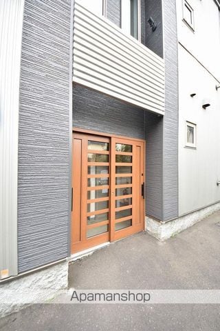 イーストビュー81の玄関写真