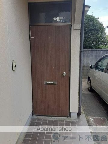 松山市 2階建 築37年の玄関写真