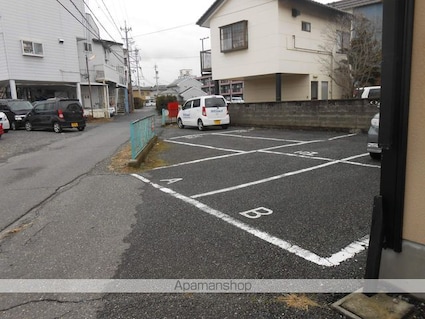 サンライフ西村[2DK/46.2m2]の駐車場