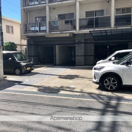 滋賀県大津市大萱１丁目[1K/23.24m2]の駐車場2