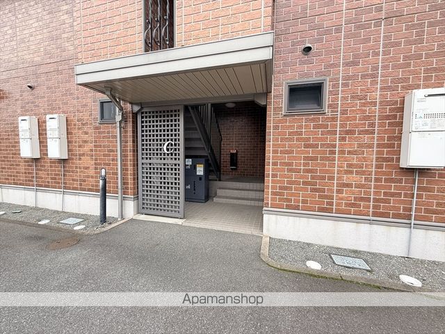 プリシェールC棟の玄関写真