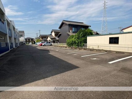 岩滑イーストハイツ[3DK/51m2]の駐車場