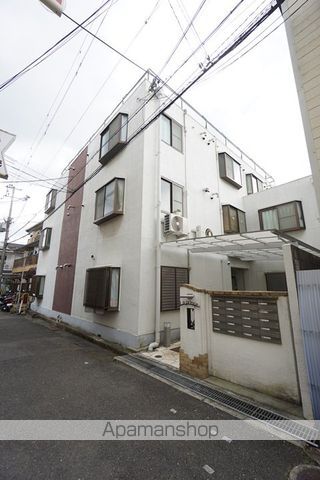 プラットホーム総持寺駅前の外観写真