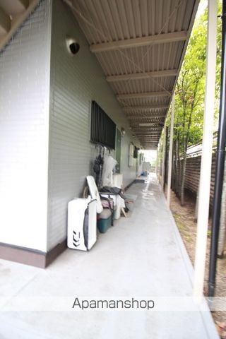 プチアリスA棟の玄関写真