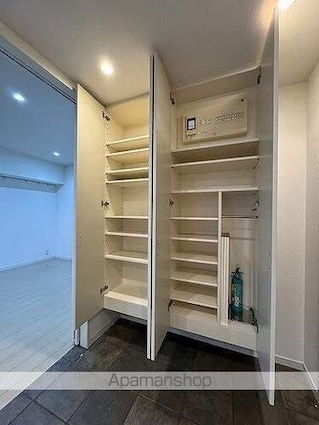 ベルファース市ヶ谷[1LDK/33.76m2]の玄関