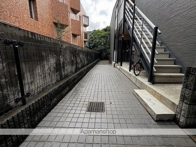 レオパレスボレロの玄関写真