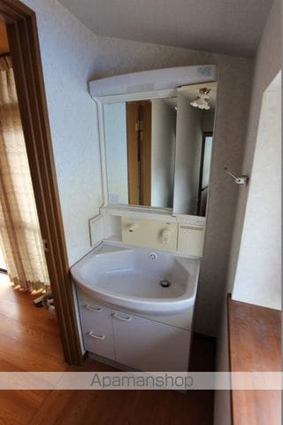 呉市 2階建 築47年の内装写真