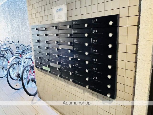 カルム大宮の玄関写真