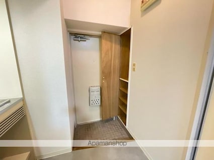 プチメゾン片原町[1R/18.44m2]の玄関