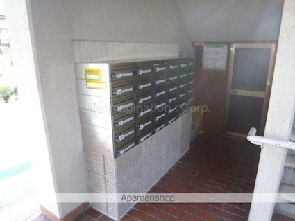 メゾン近江富士[2SDK/45.87m2]のロビー