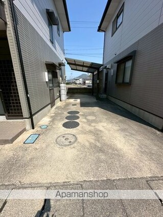 飯野ハイツⅢＢタイプ[3LDK/75.63m2]の駐車場2