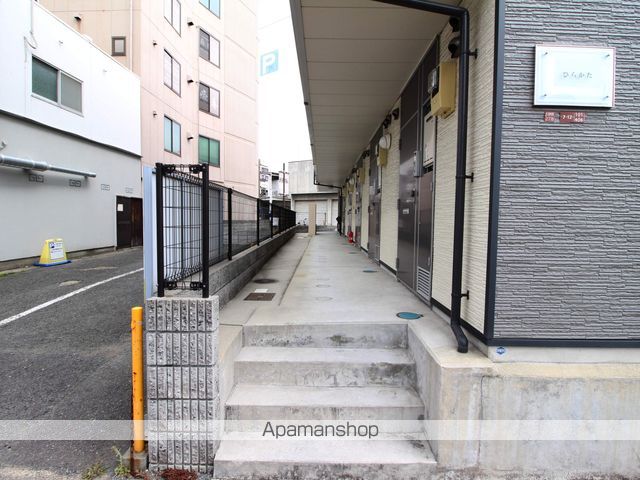 レオパレスひらかたの玄関写真