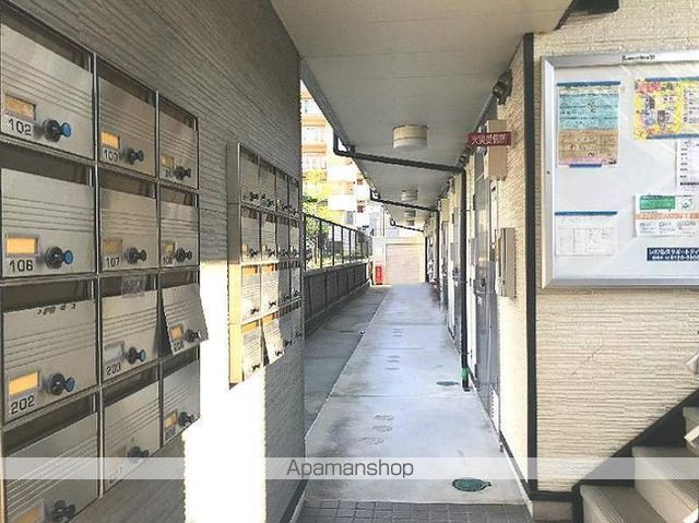 レオパレス逢阪の玄関写真